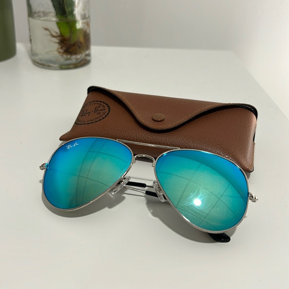 Ray-Ban large aviator unisex blue lens sunglasses with sunglass case